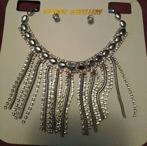 Necklace and earring set